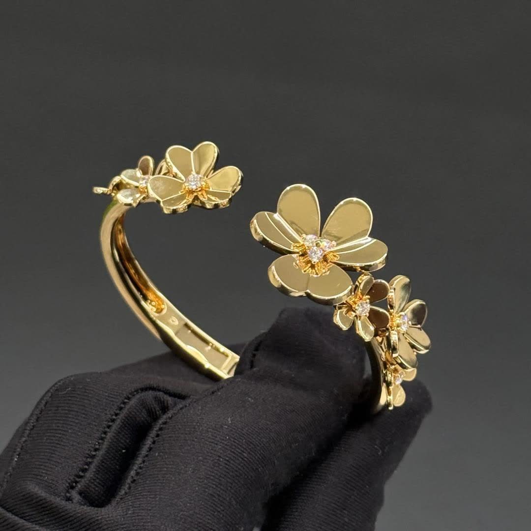 Van Cleef & Arpels Bracelet - Alhambra Design